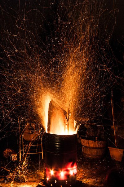 Горящие бочки