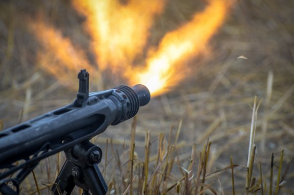 Стрельба с пулемета MG 42
