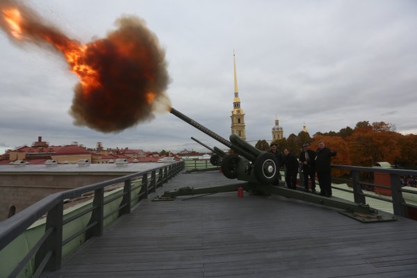 Пушки Петропавловской крепости