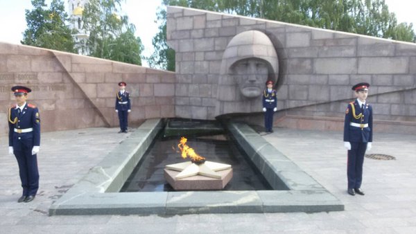 Площадь славы караул вечного огня.