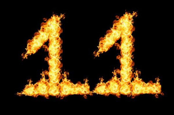 Цифра 11 на черном фоне