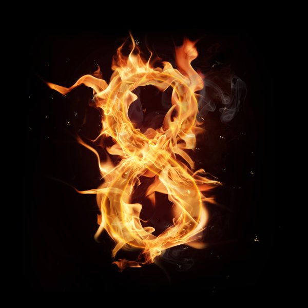 Цифра 8 в огне