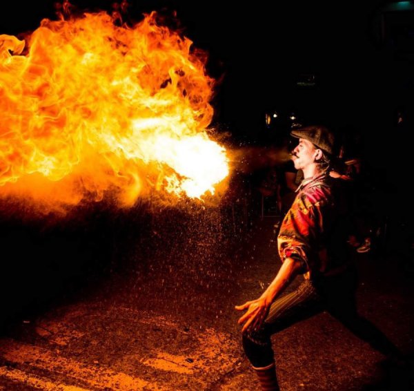 Пламя из огнемета