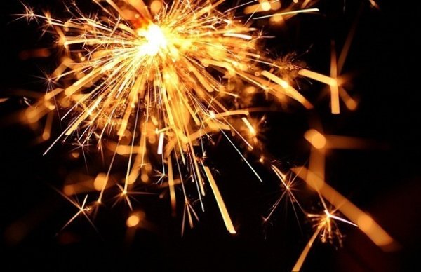 Хлопушки и бенгальские огни