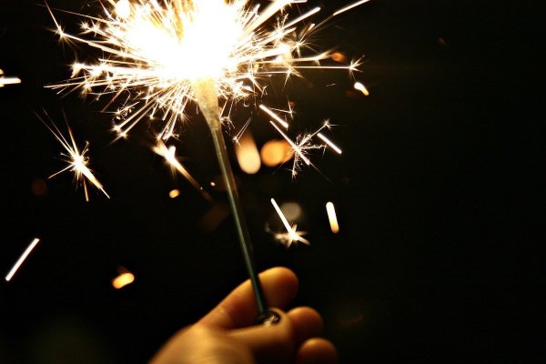 Хлопушки и бенгальские огни
