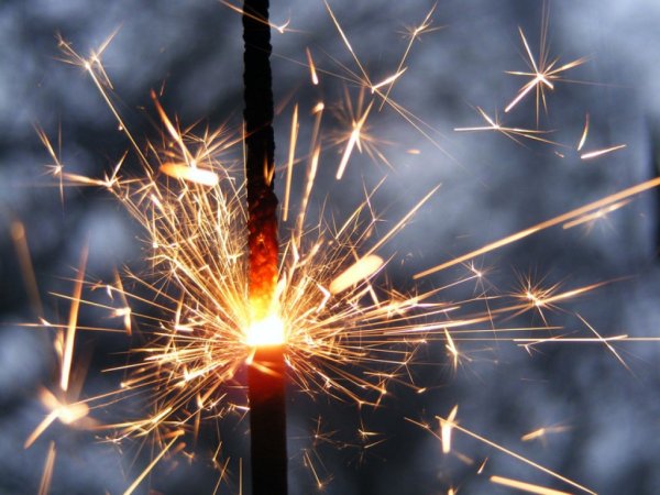 Фейерверки бенгальские огни