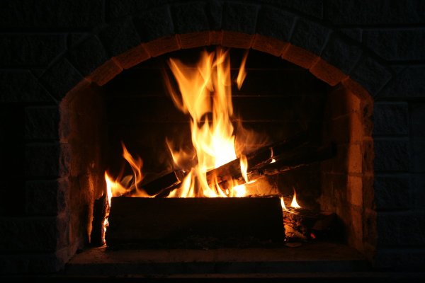 Камин ночью
