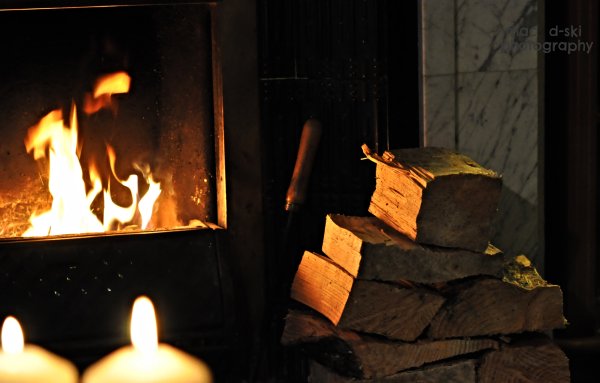 Уютный огонь в камине