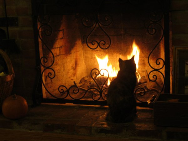 Камин ночью