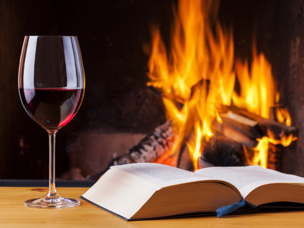 Камин и вино