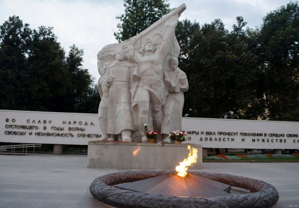 Памятник на площади Победы Рязань