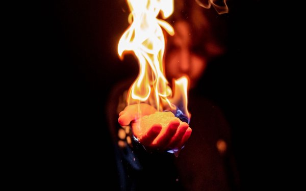Пламя в руке