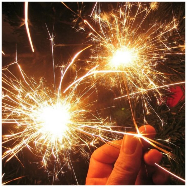 Салюты петарды бенгальские огни и многое другое