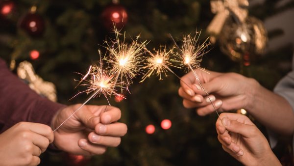 Хлопушки и бенгальские огни