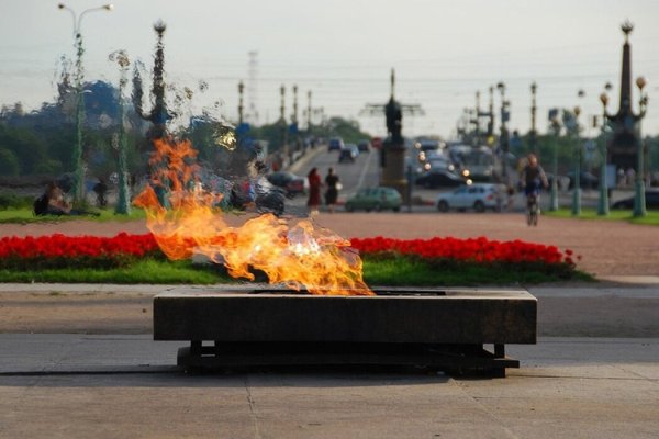 Вечный огонь Марсово поле в Санкт-Петербурге