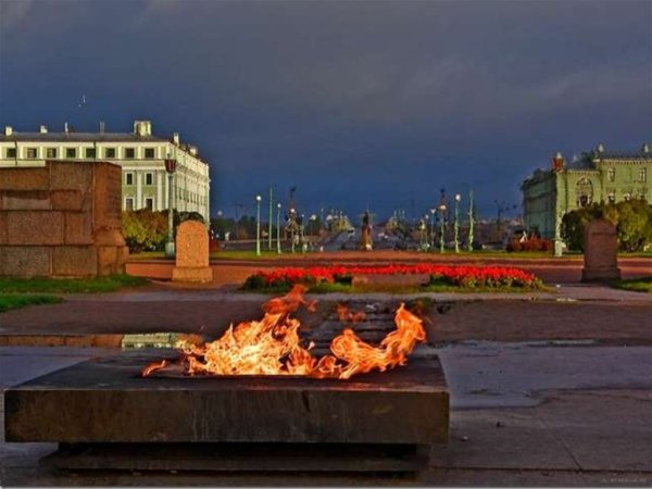 Вечный огонь Марсово поле в Санкт-Петербурге