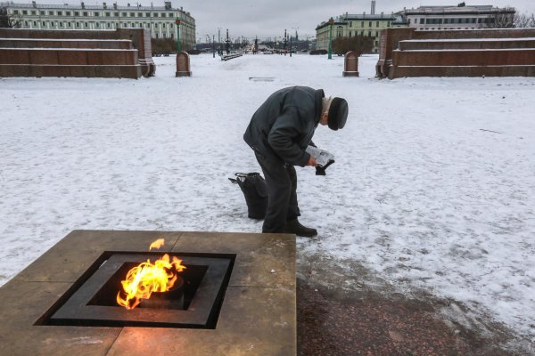 Вечный огонь Марсово поле в Санкт-Петербурге