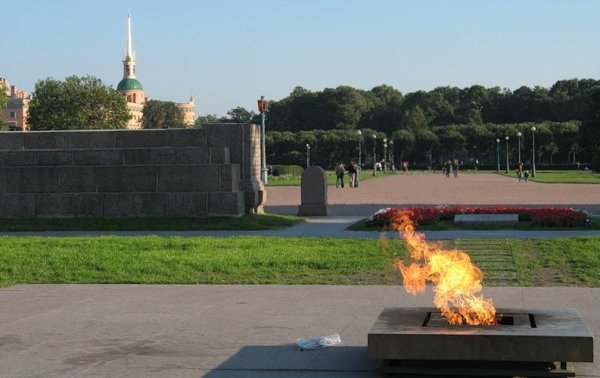 Марсово поле вечный огонь