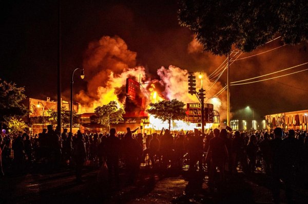 Массовые беспорядки в США 2020