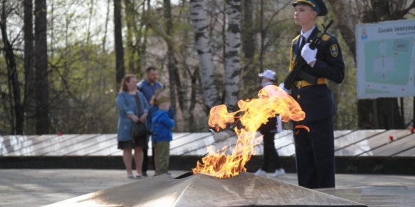Памятник Серову