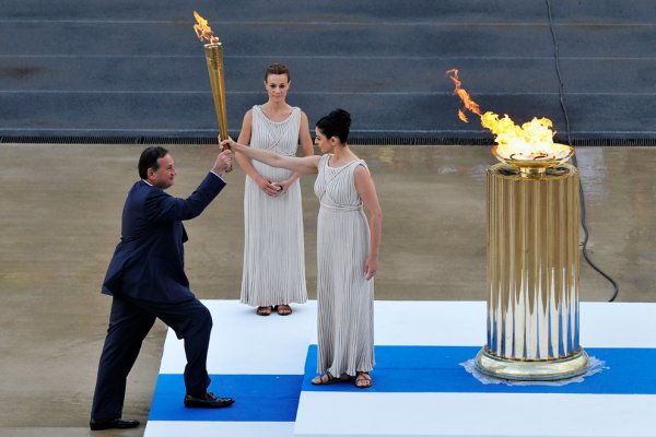 Олимпийский огонь Афины 2004