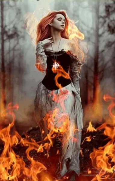 Рыжая ведьма на костре
