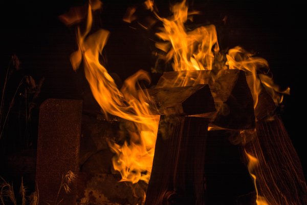 Темный огонь (мягк/обл.)