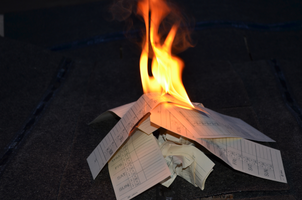 Сжигание бумаги