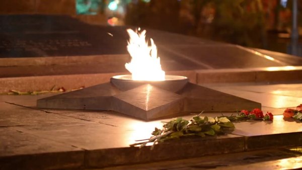 Вечный огонь живой