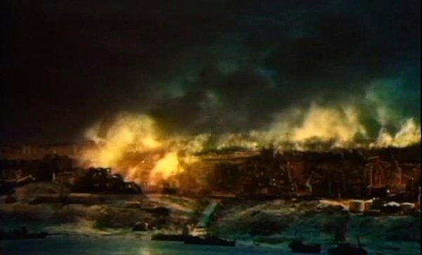 Сталинград 1942 горящая Волга