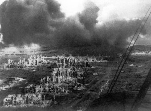 Сталинград 1942 горящая Волга