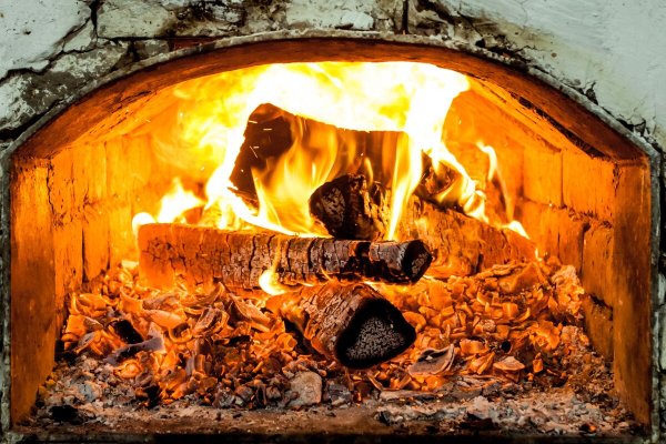 Печь на дровах