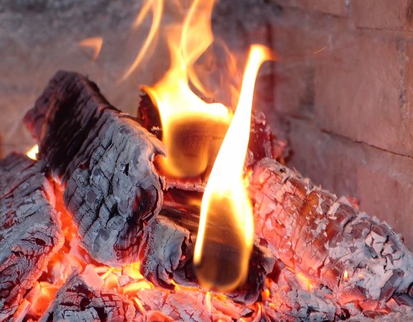 Уголь в печи