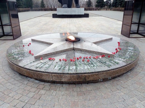 Вечный огонь Омск парк Победы