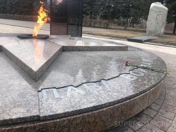Парк Победы мемориал вечный огонь Омск