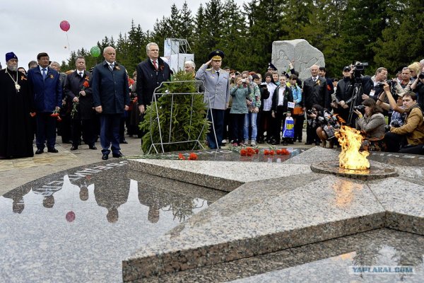 Вечный огонь Омск парк Победы