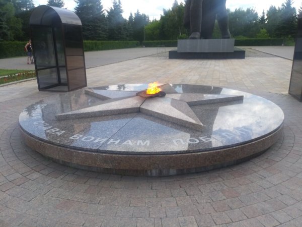 Вечный огонь Омск парк Победы