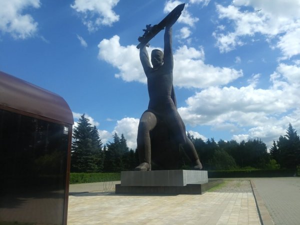 Памятник вечный огонь в Омске