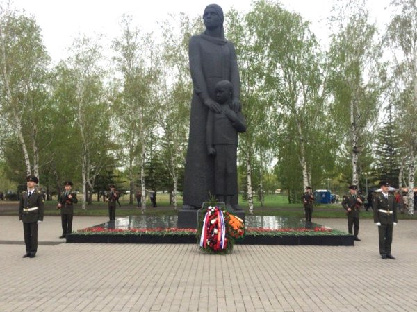 Вечный огонь Омск парк Победы