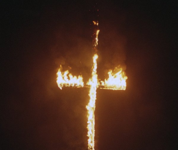 Горящий крест