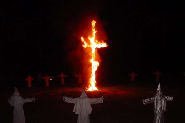 Куклус клан горящий крест