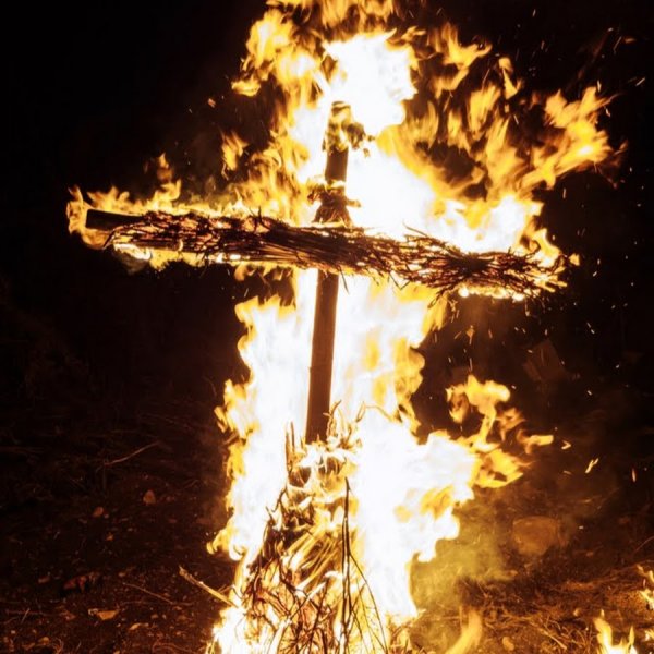Крест горит