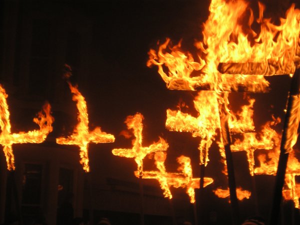 Горящие кресты