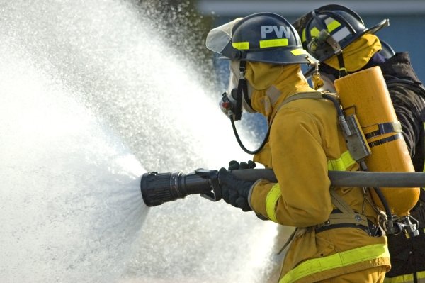 Тушение пожара водой