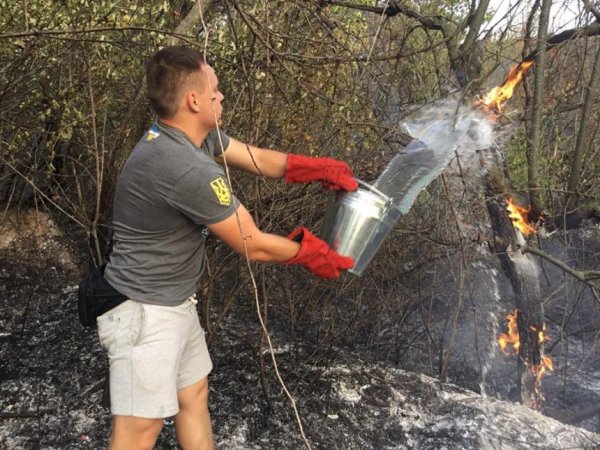 Вода тушит огонь