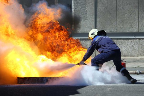 Тушение огнетушителем