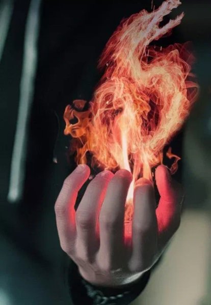 Огонь в руке Эстетика