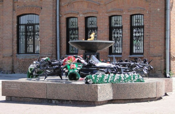 Памятники в Барнауле вечный огонь