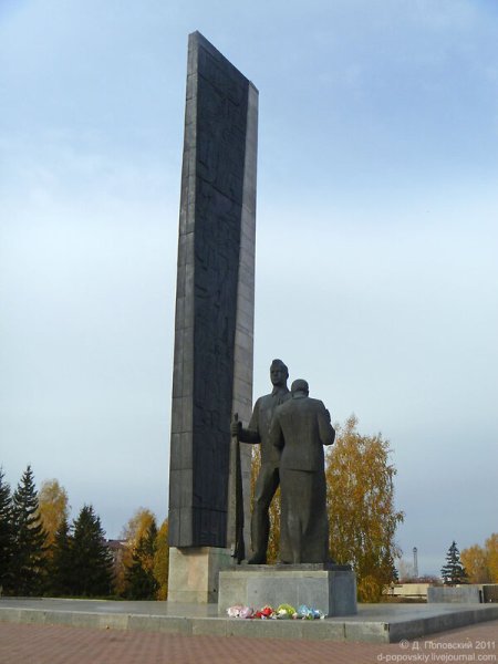 Барнаул мемориал славы на площади Победы