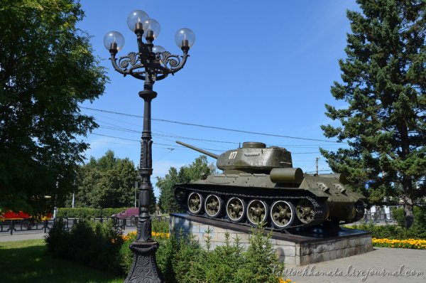 Т 34 В Барнауле на площади
